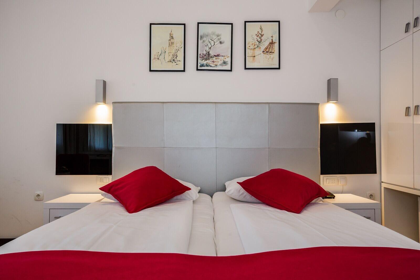 Hotel Sveti Kriz Trogir Exteriör bild